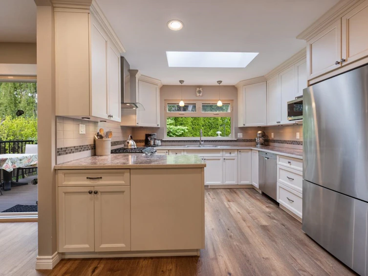 12381 24 Avenue, Surrey, BC, V4A 6N2 - 3