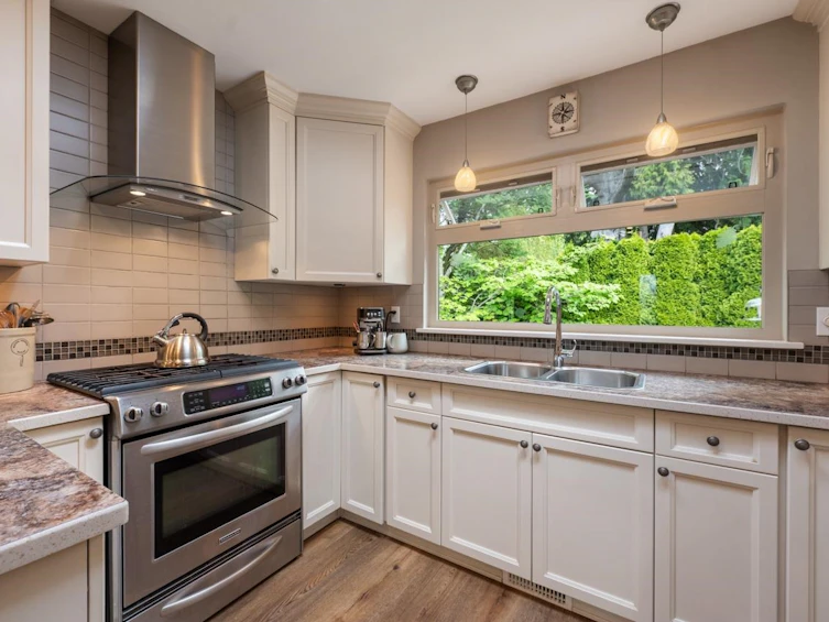 12381 24 Avenue, Surrey, BC, V4A 6N2 - 4