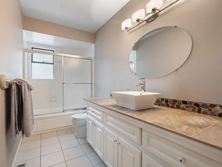 12381 24 Avenue, Surrey, BC, V4A 6N2 - 28
