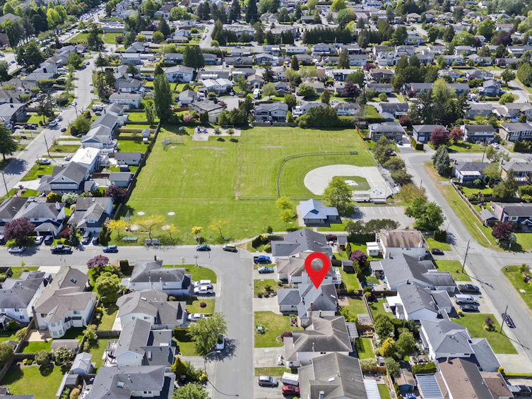 5933 49 Avenue, Delta, BC, V4K 4L7 - 39