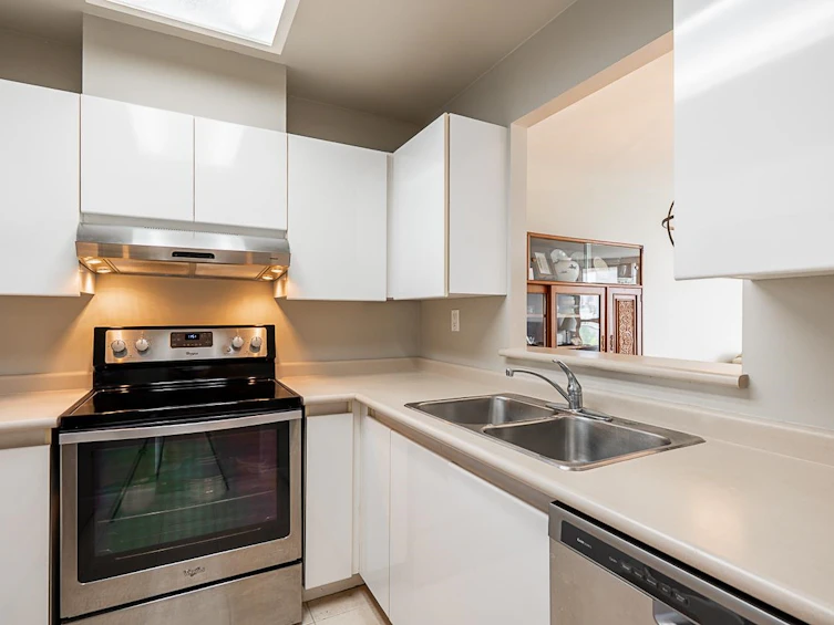 704-4657 Hazel Street, Burnaby, BC, V5H 4R2 - 9