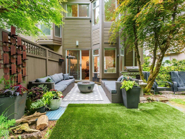 8871 Robins Court, Burnaby, BC, V5A 4K8 - 27