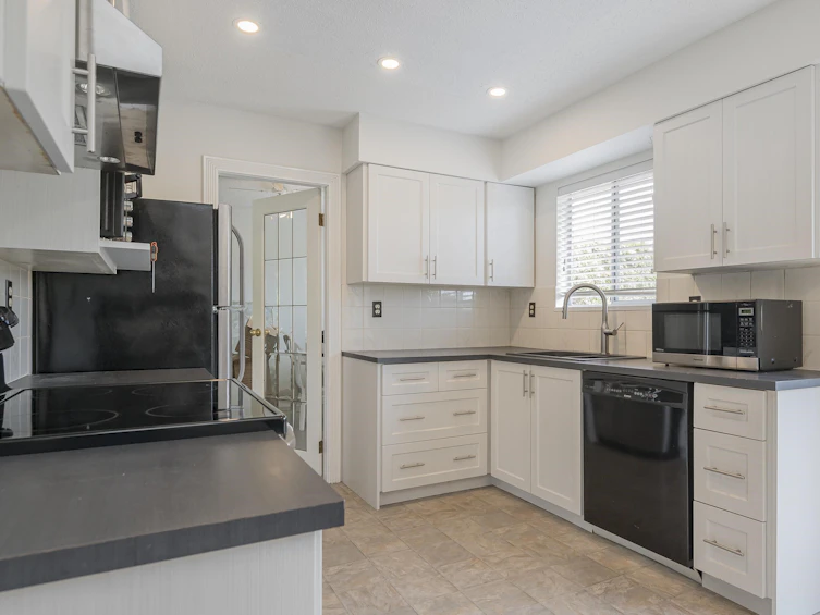 9042 Fircrest Drive, Delta, BC, V4C 7M3 - 5