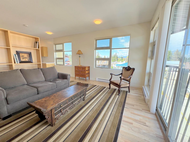 421 - 5604 Inlet Avenue, Sechelt BC