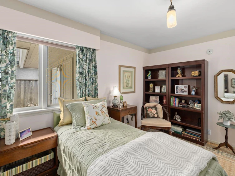 946 Beaumont Drive, North Vancouver, BC, V7R 1P4 - 23