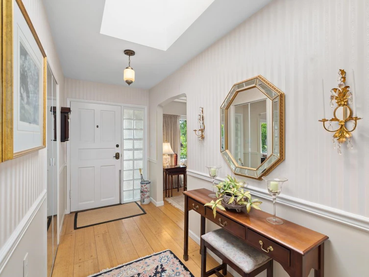 946 Beaumont Drive, North Vancouver, BC, V7R 1P4 - 6