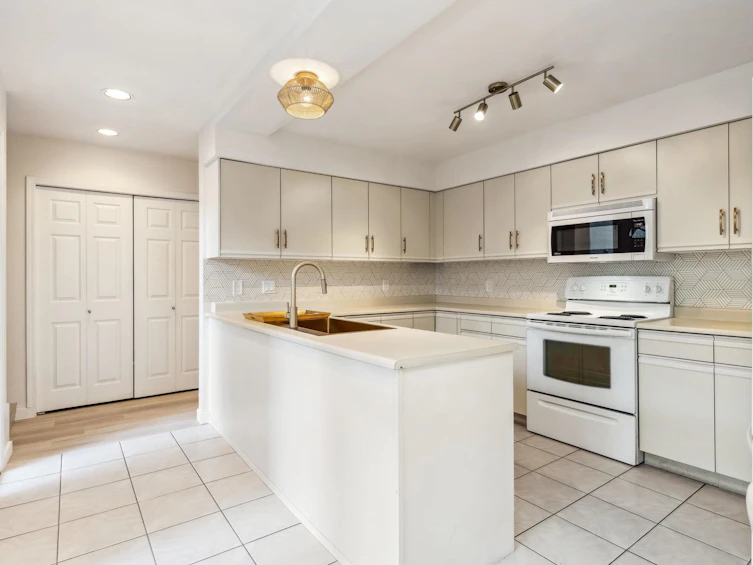 1195 W 59 Avenue, Vancouver, BC, V6P 1Y1 - 30