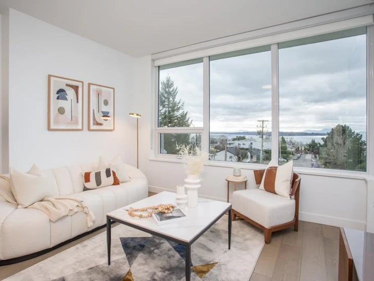 201-15165 Thrift Avenue, Surrey, BC, V4B 0C1 - 2