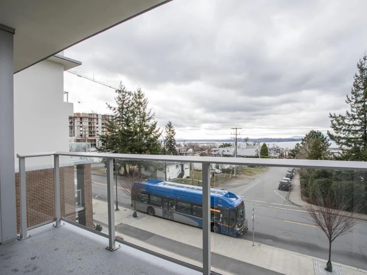 201-15165 Thrift Avenue, Surrey, BC, V4B 0C1 - 23