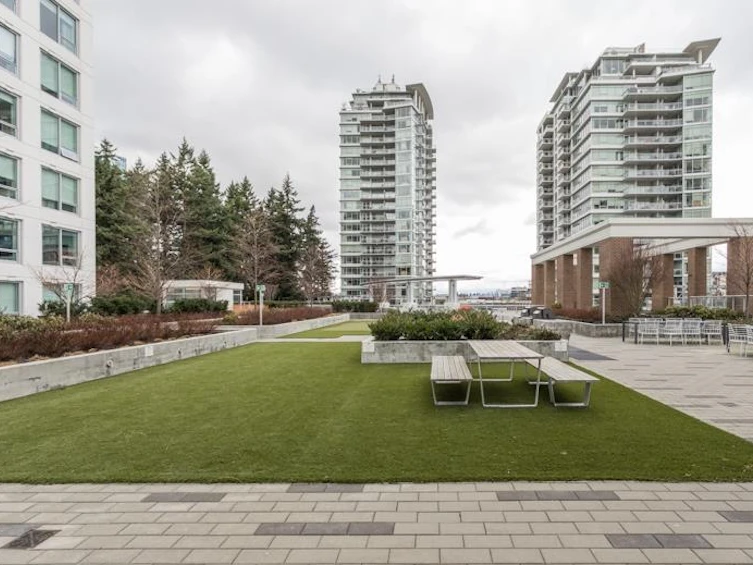 201-15165 Thrift Avenue, Surrey, BC, V4B 0C1 - 35