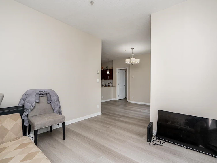 101-814 Royal Avenue, New Westminster, BC, V3M 1J9 - 3