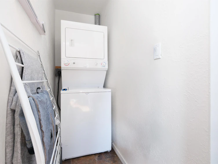 1059 Calverhall Street, North Vancouver, BC, V7L 1Y4 - 23