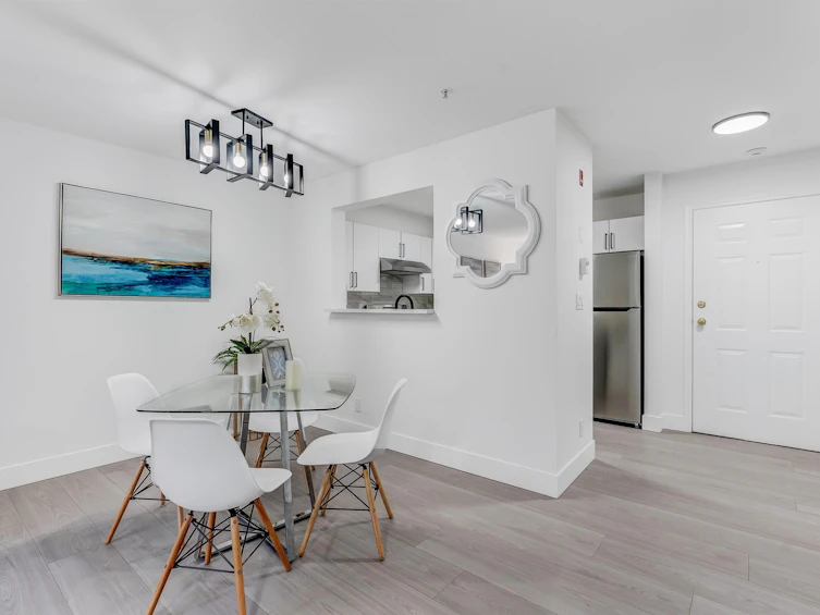 218-15268 105 Avenue, Surrey, BC, V3R 0W8 - 3