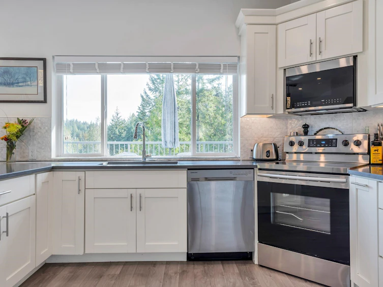 9431 Stephens Way, Halfmoon Bay, BC, V7Z 1G9 - 8