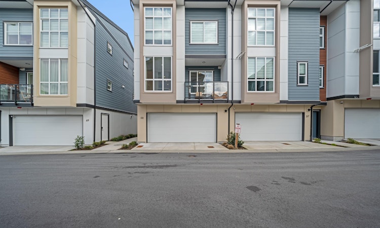58-7670 207 Street