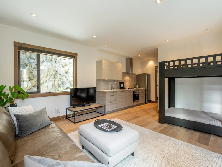 7441 Treetop Lane, Whistler, BC, V8E 0E9 - 30