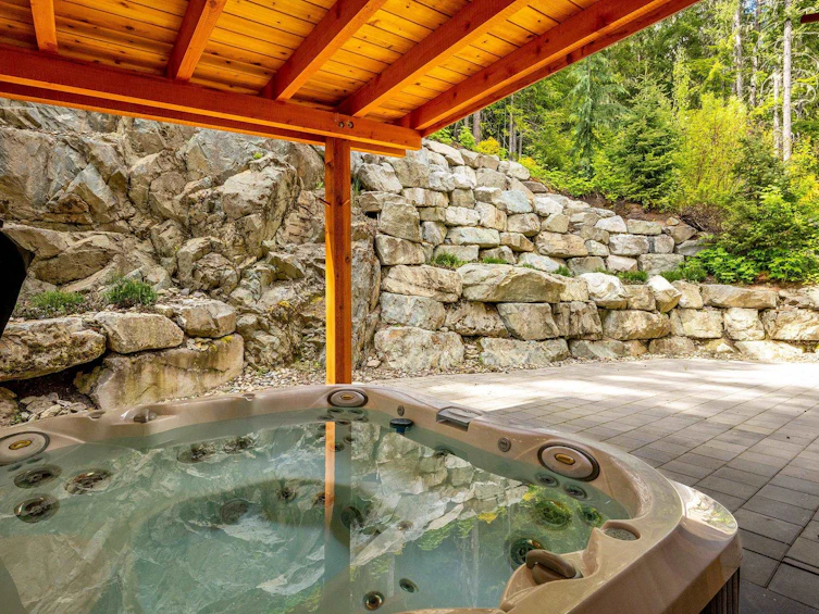 7441 Treetop Lane, Whistler, BC, V8E 0E9 - 35