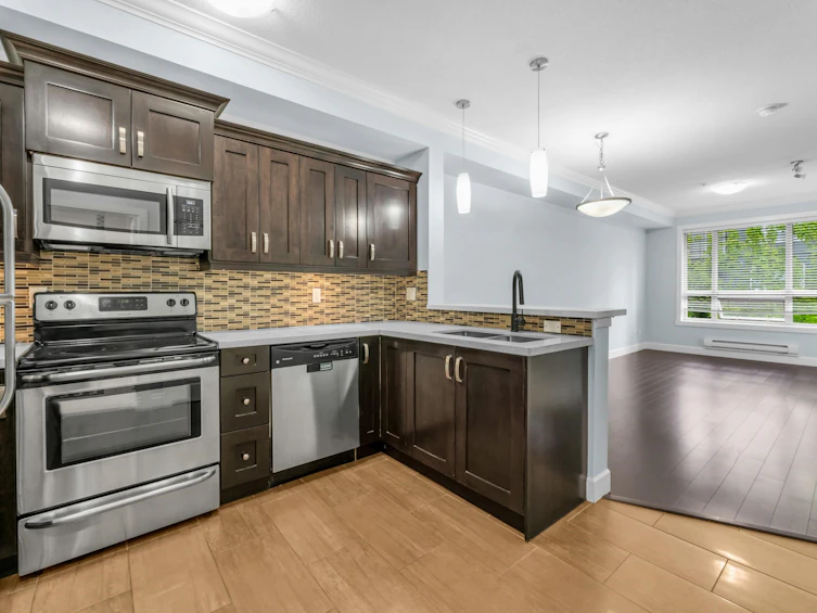415-13897 Fraser Highway, Surrey, BC, V3T 0G8 - 2