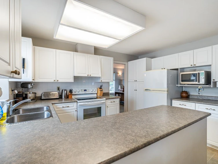 2752 Westlake Place, Coquitlam, BC, V3C 5J8 - 10