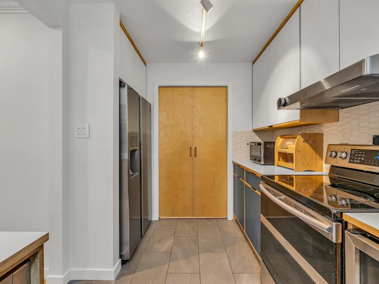 150 W 16th Avenue, Vancouver, BC, V5Y 1Y7 - 10