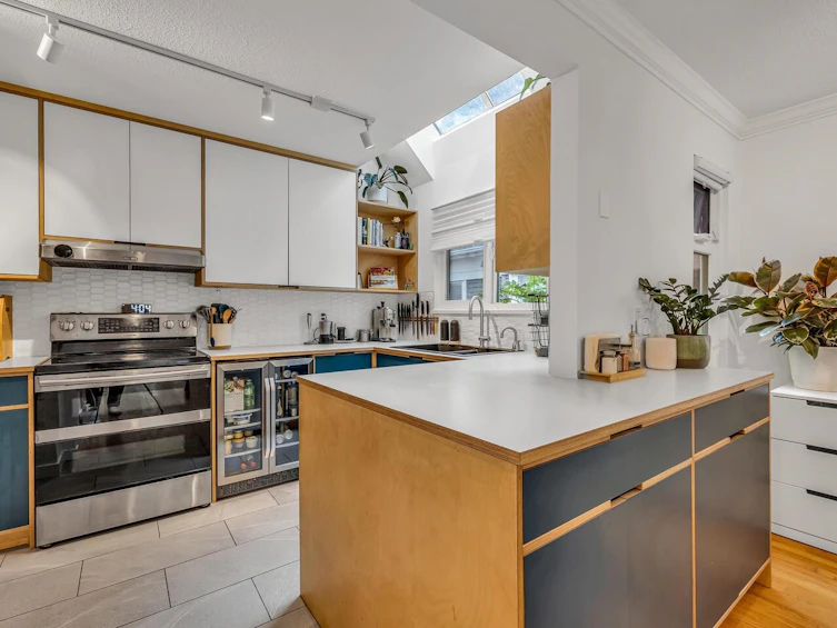 150 W 16th Avenue, Vancouver, BC, V5Y 1Y7 - 12