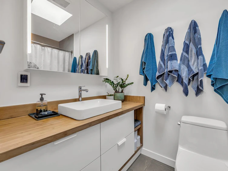 150 W 16th Avenue, Vancouver, BC, V5Y 1Y7 - 23