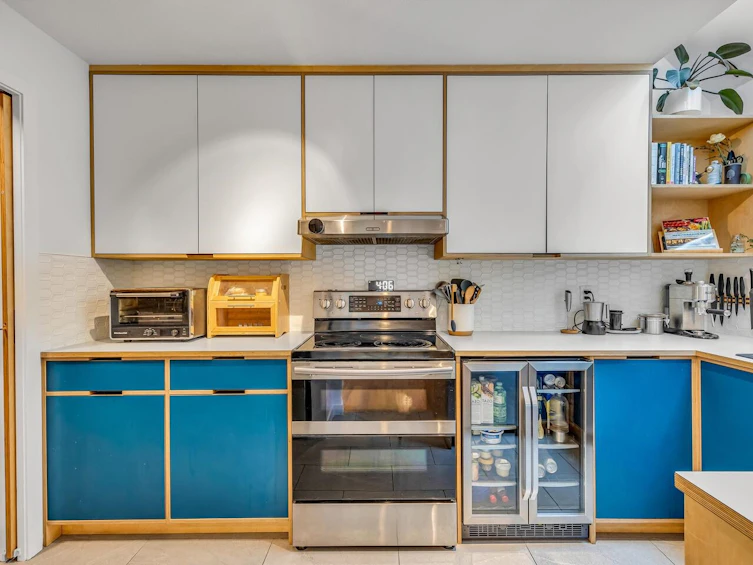 150 W 16th Avenue, Vancouver, BC, V5Y 1Y7 - 3