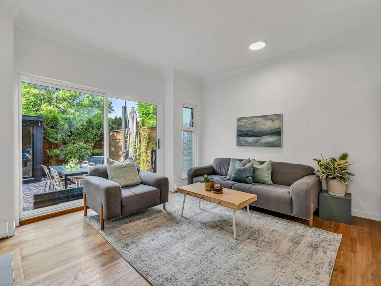 150 W 16th Avenue, Vancouver, BC, V5Y 1Y7 - 5
