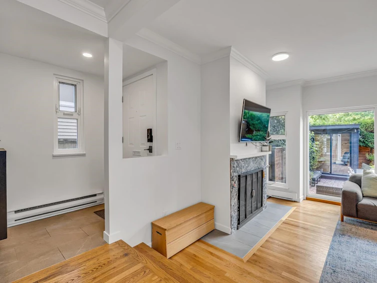 150 W 16th Avenue, Vancouver, BC, V5Y 1Y7 - 8
