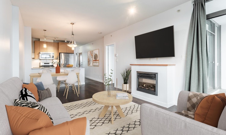 1409-400 Capilano Road