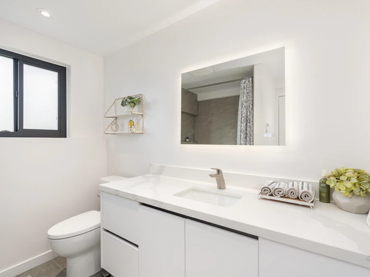 293 W Windsor Road, North Vancouver, BC, V7N 2N2 - 25