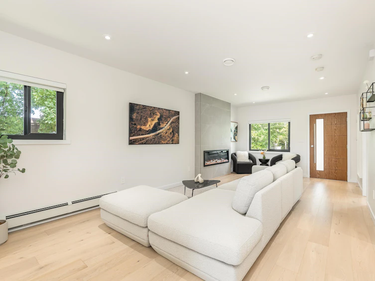 293 W Windsor Road, North Vancouver, BC, V7N 2N2 - 6