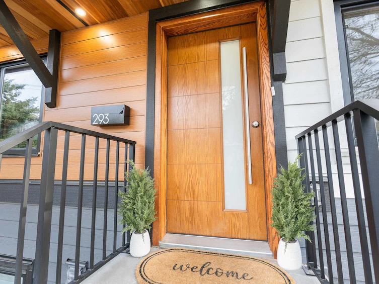 293 W Windsor Road, North Vancouver, BC, V7N 2N2 - 3