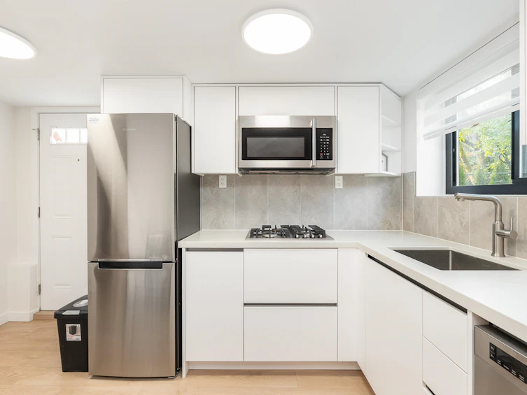 293 W Windsor Road, North Vancouver, BC, V7N 2N2 - 30