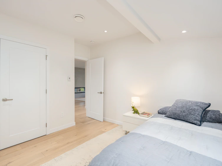 293 W Windsor Road, North Vancouver, BC, V7N 2N2 - 17