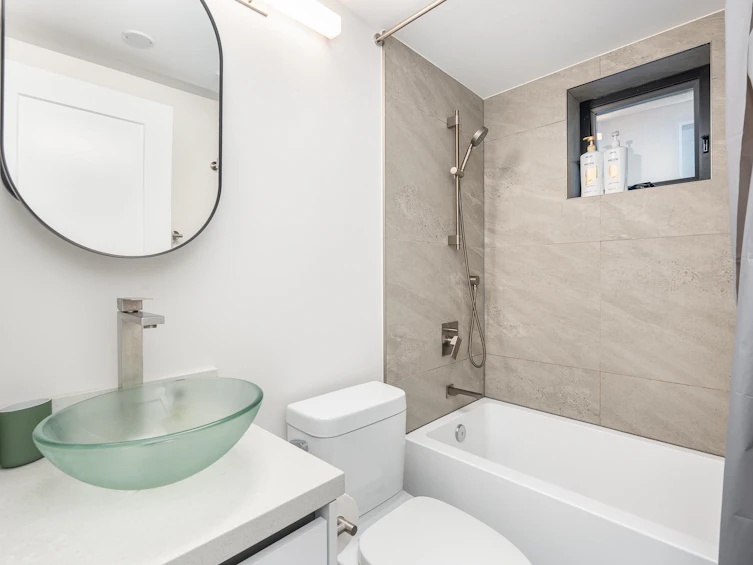 293 W Windsor Road, North Vancouver, BC, V7N 2N2 - 35