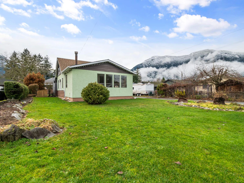 730 7th Avenue, Hope BC V0X 1L4