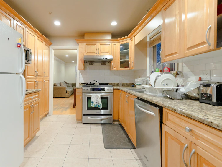5895 Prince Albert Street, Vancouver, BC, V5W 3E1 - 3