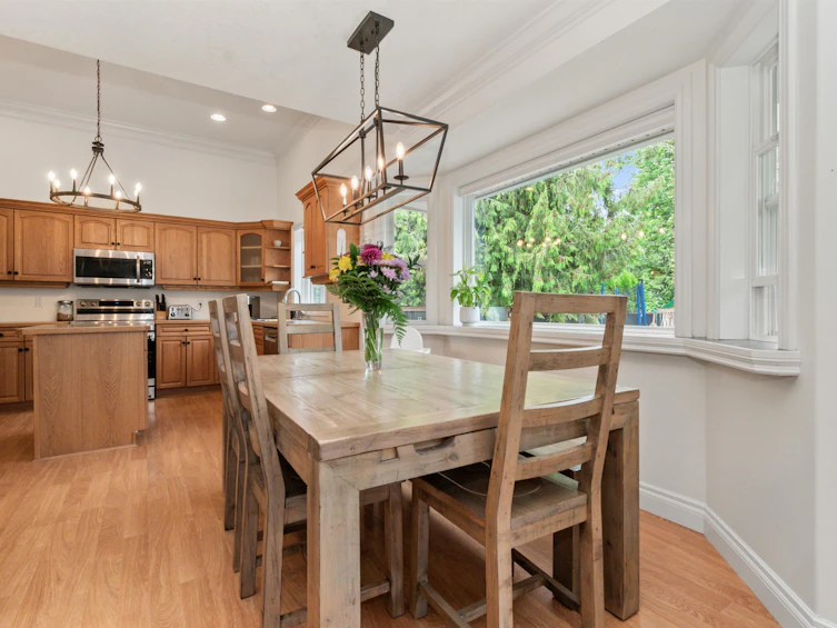 10004 Parkwood Drive, Chilliwack, BC, V0X 1X1 - 10