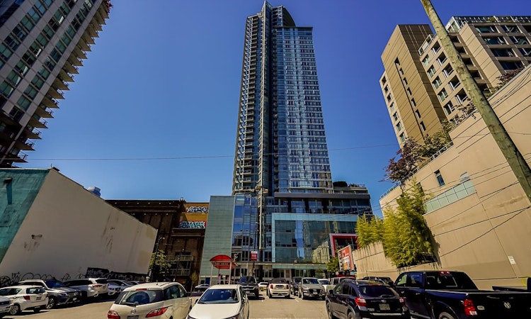 2105-833 Seymour Street