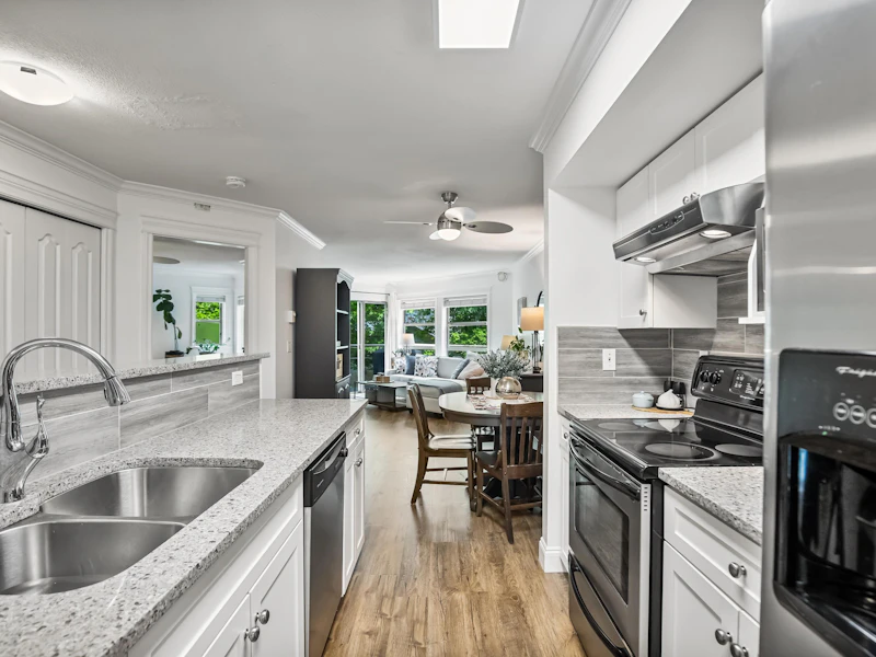 202 - 22277 122nd Avenue, Maple Ridge BC V2X 3X8