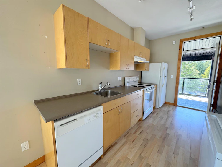 424-5604 Inlet Avenue, Sechelt, BC, V7Z 0H7 - 5
