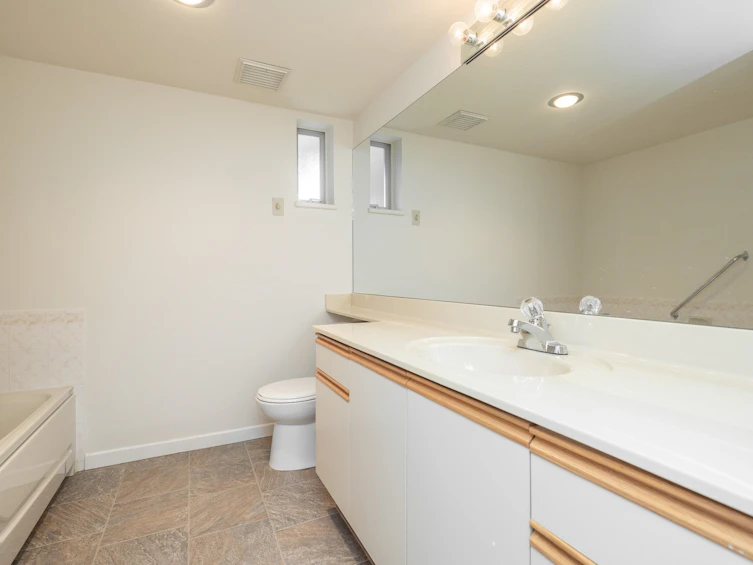 120-6875 121 Street, Surrey, BC, V3W 1C2 - 25
