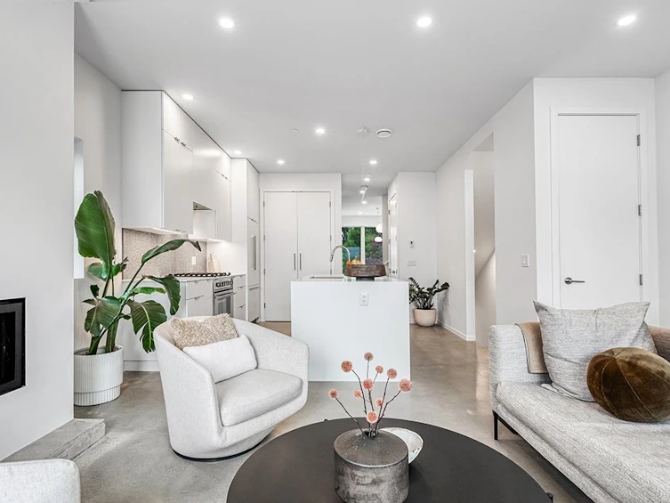438 E 37th Avenue, Vancouver, BC, V5W 1E9 - 7