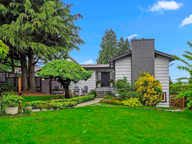 809 Burnaby Street, New Westminster, BC, V3L 4V8