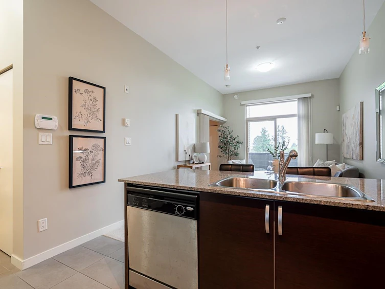 528-13789 107a Avenue, Surrey, BC, V3T 0B8 - 9