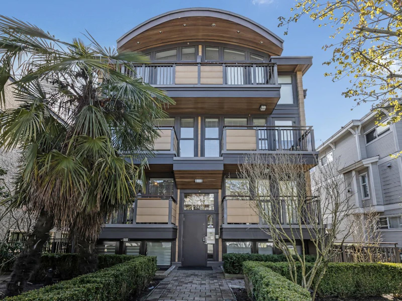 301 - 2436 W 4th Avenue, Vancouver BC V6K 1P3