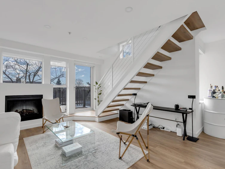 301-2436 W 4th Avenue, Vancouver, BC, V6K 1P3 - 2