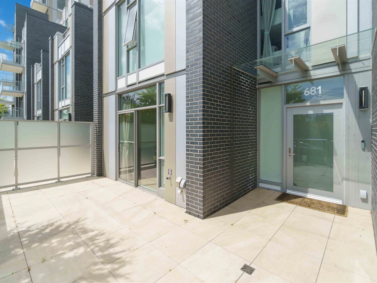 681 W 59th Avenue, Vancouver, BC, V6P 0J9 - 3