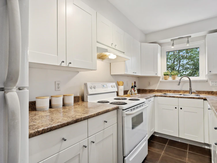 301-2001 Balsam Street, Vancouver, BC, V6K 4L6 - 6
